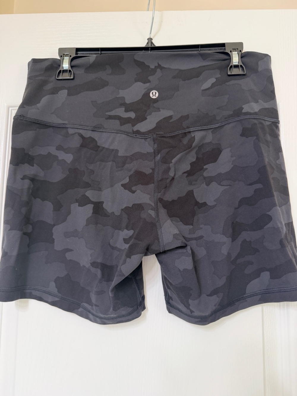 lululemon Align™ High-Rise Short 6" in Heritage 365 Camo Deep Coal Multi - Picture 2 of 4